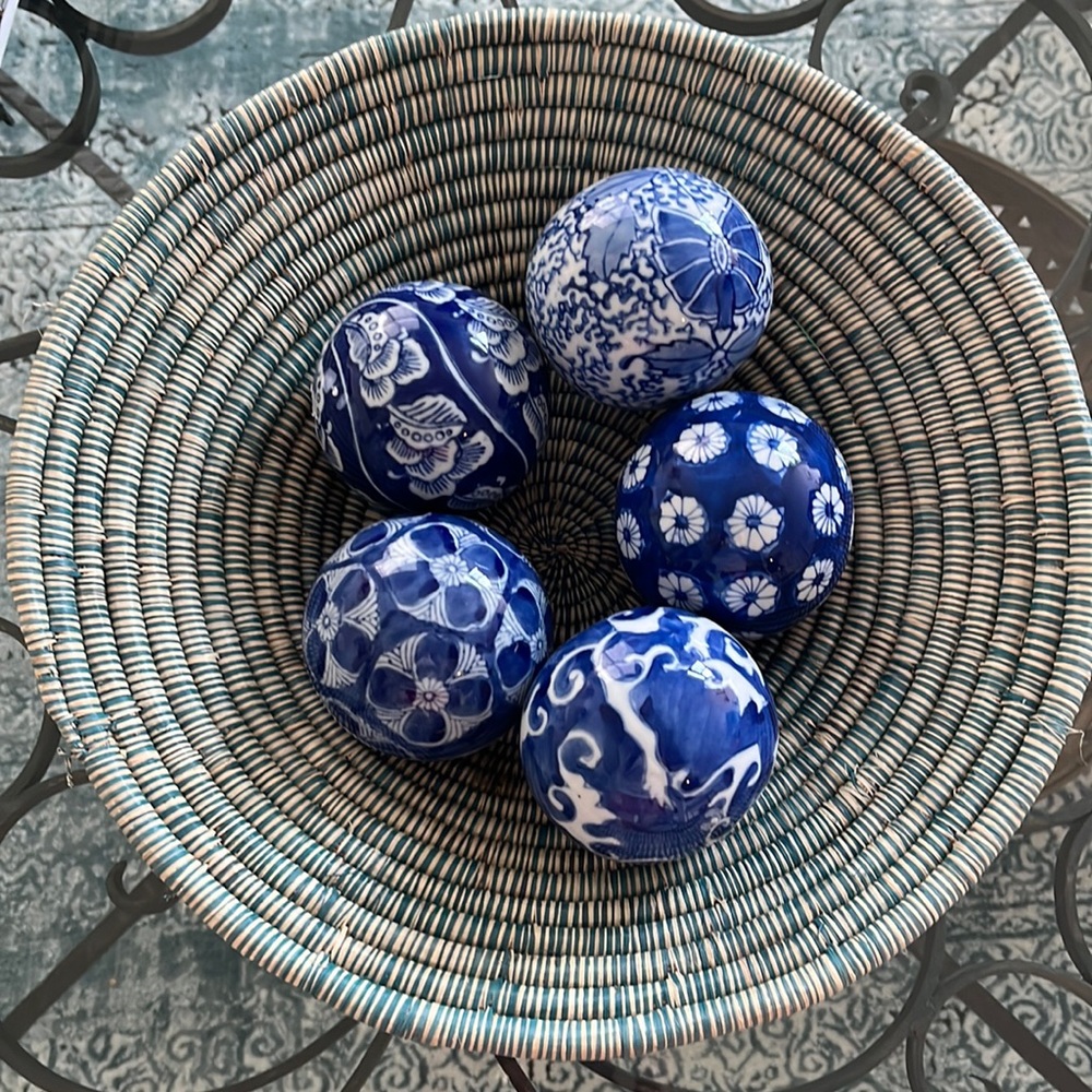 Chinoiserie carpet balls